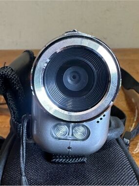 Unknown Brand 3.1MP 4x Optical ZoomCompact Digital Video Camera Camcorder